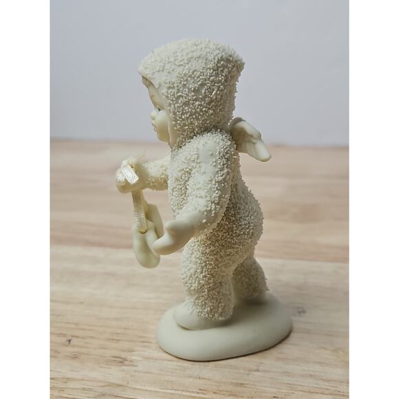 Dept 56 Winter Tales Of The Snowberries "I Found Your Mittens!" Set Of Two - Picture 6 of 13